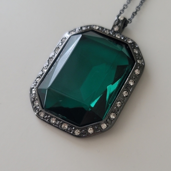 𝅺Emerald Green Jewelry Set Hematite Tone Setting Earrings & Necklace #1121 - Picture 12 of 12